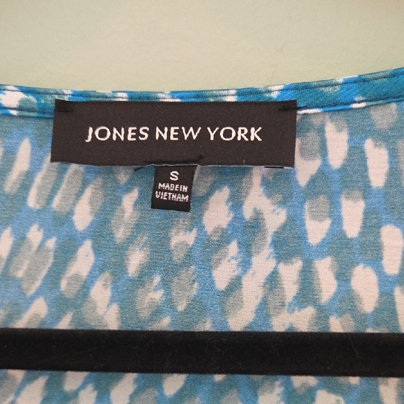 Jones NY Blue, White & Green Ocean Patterned Ruched Sleeveless Blouse Small - Picture 2 of 8